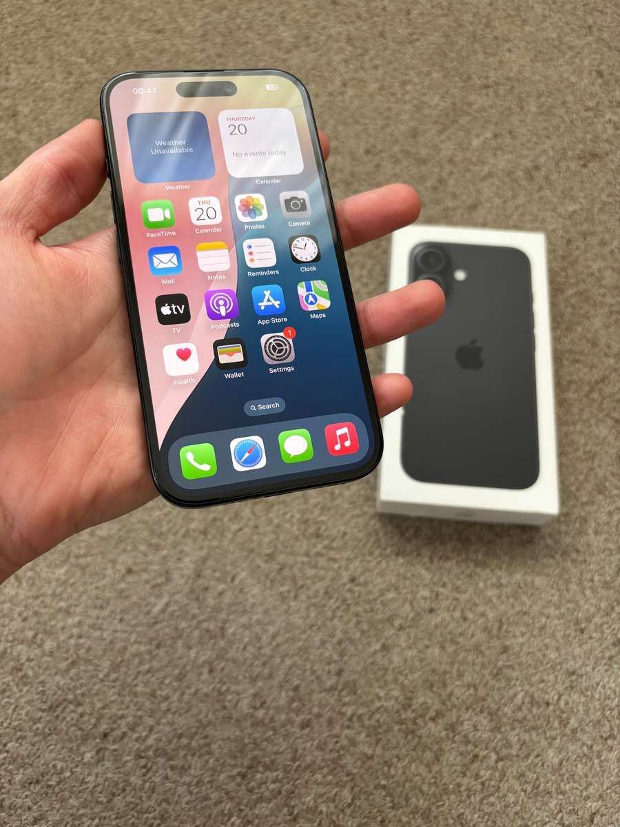 Apple iPhone 16 128gb good condition - black