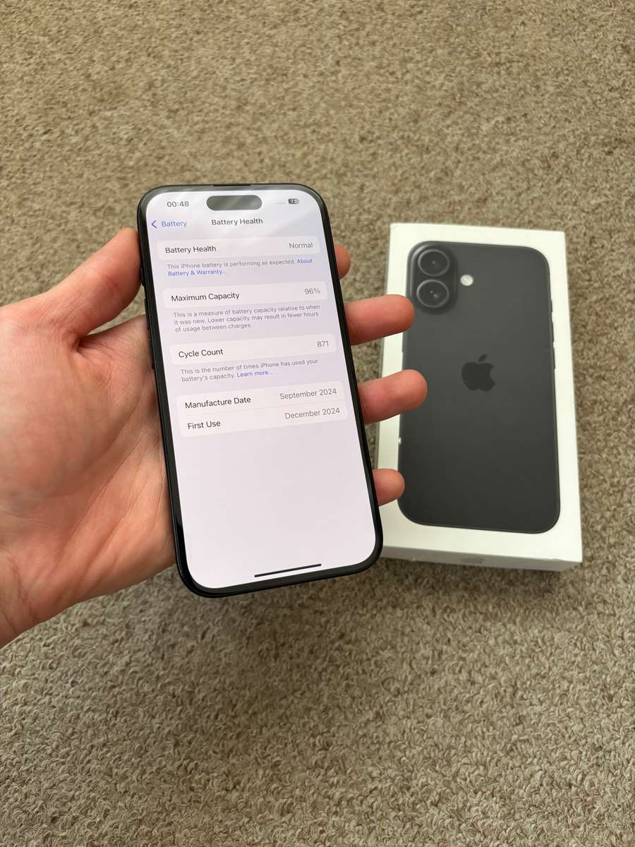 Apple iPhone 16 128gb good condition - black
