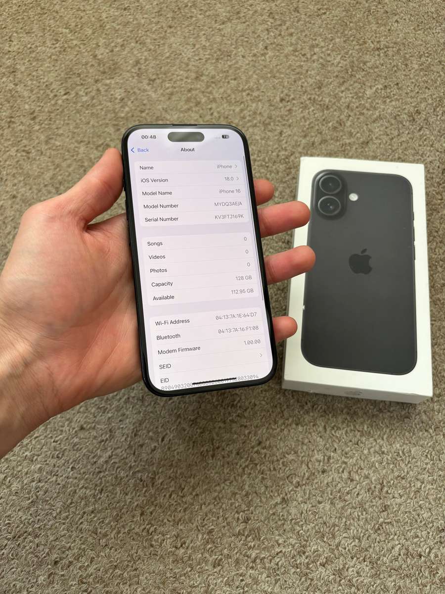 Apple iPhone 16 128gb good condition - black