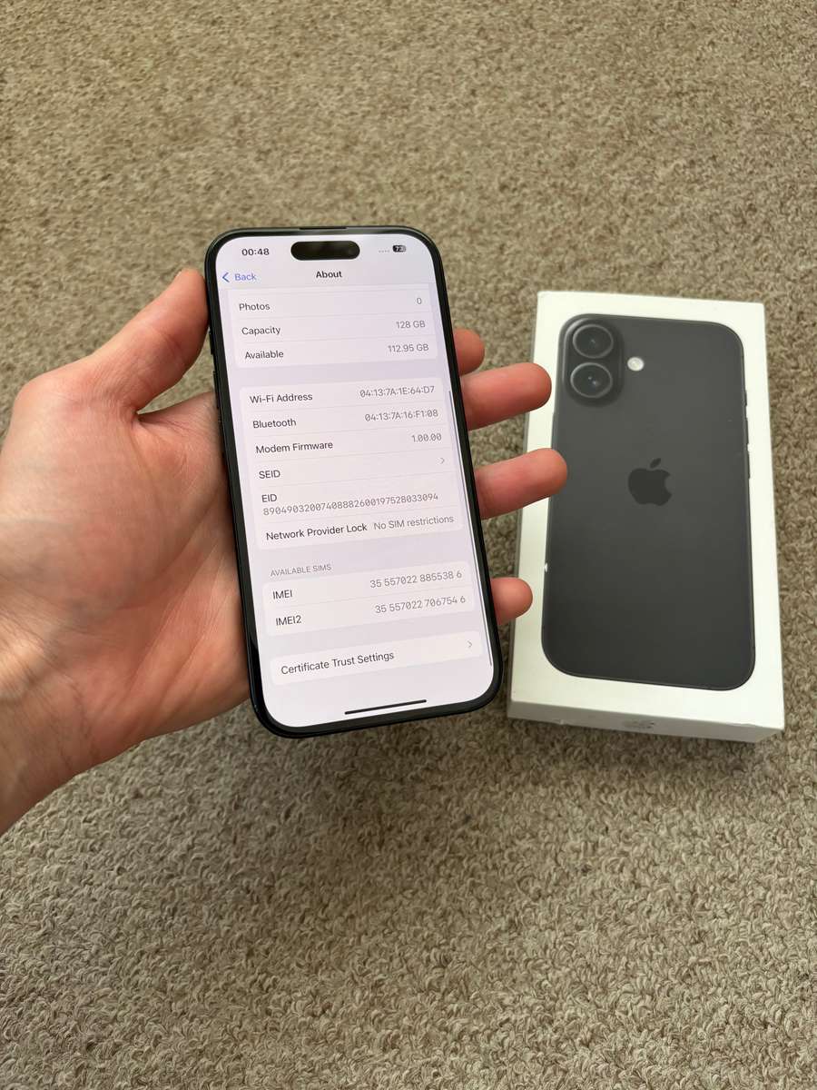 Apple iPhone 16 128gb good condition - black