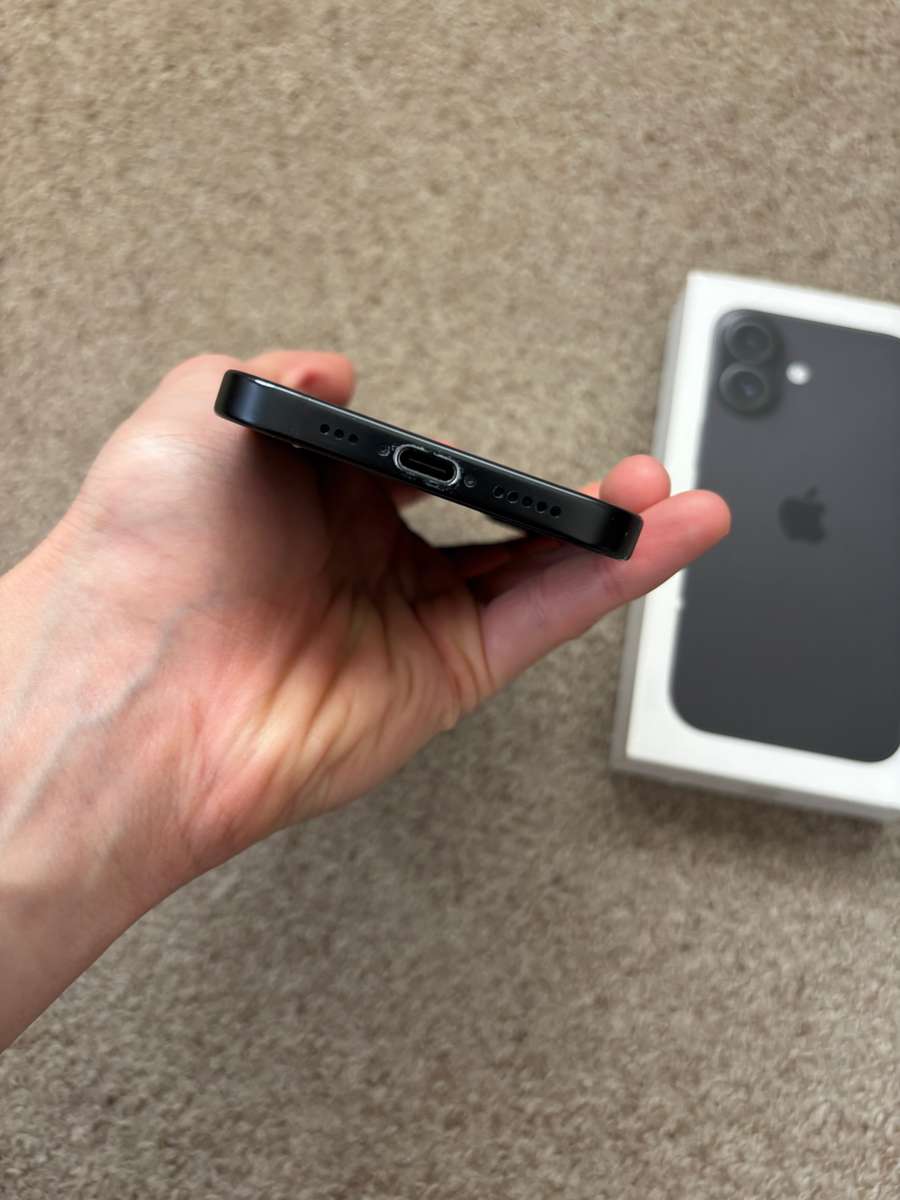 Apple iPhone 16 128gb good condition - black