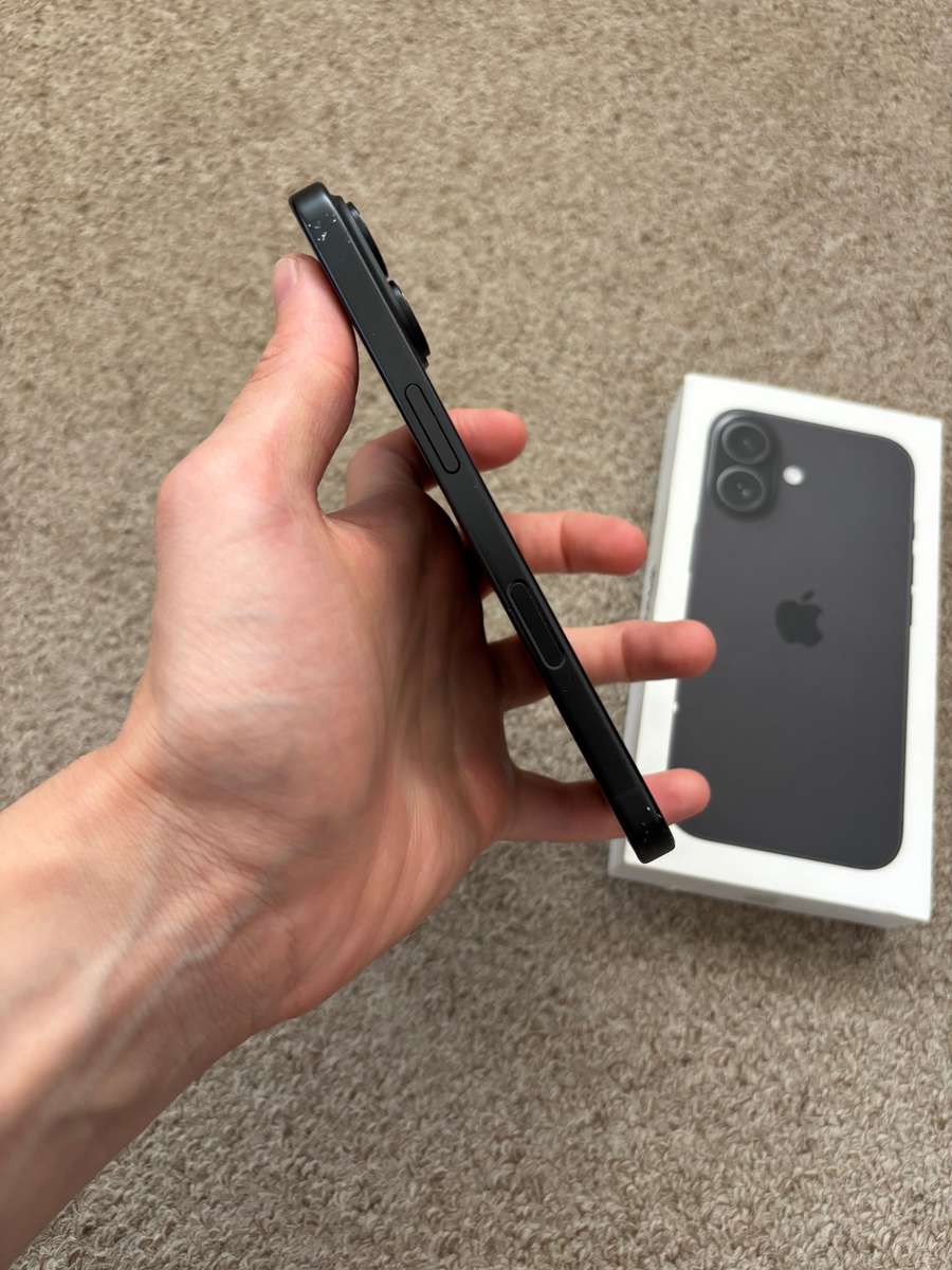Apple iPhone 16 128gb good condition - black