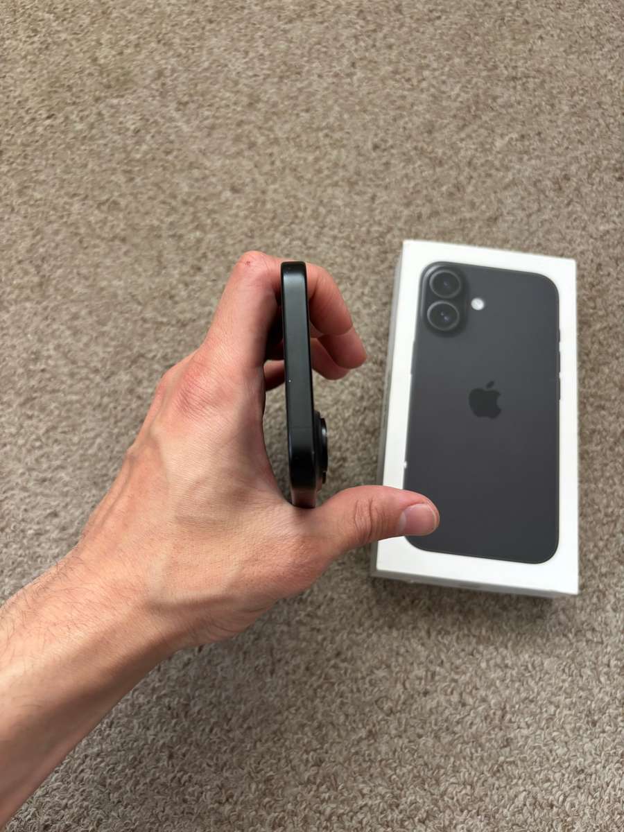 Apple iPhone 16 128gb good condition - black