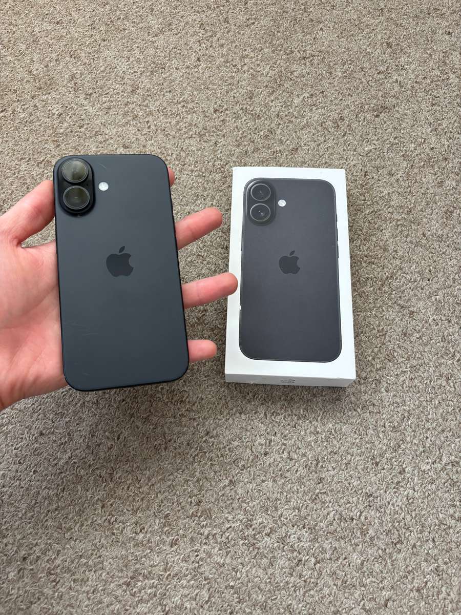 Apple iPhone 16 128gb good condition - black