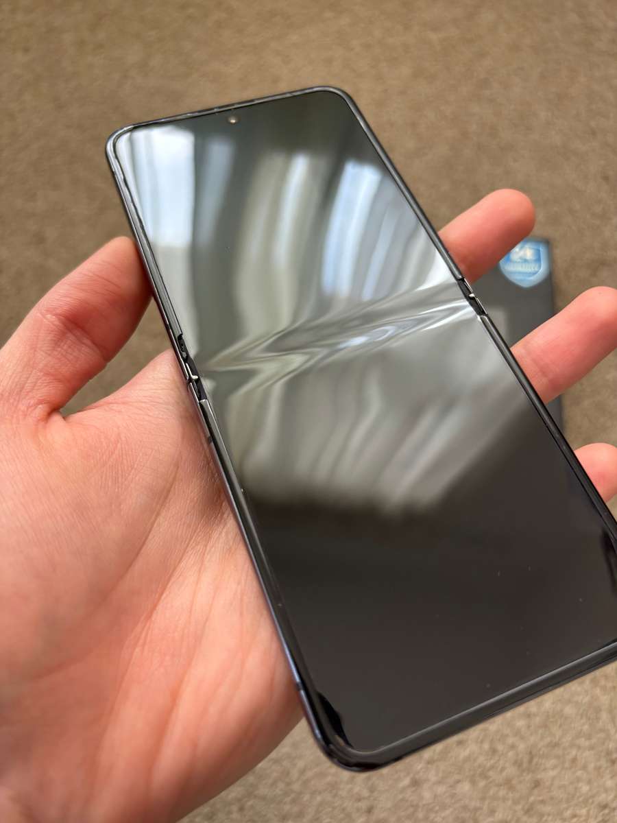 Samsung Galaxy Z Flip 5 256GB 8gb ram Dual sim with box