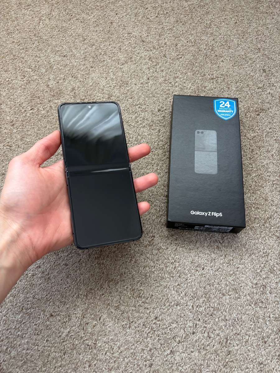 Samsung Galaxy Z Flip 5 256GB 8gb ram Dual sim with box