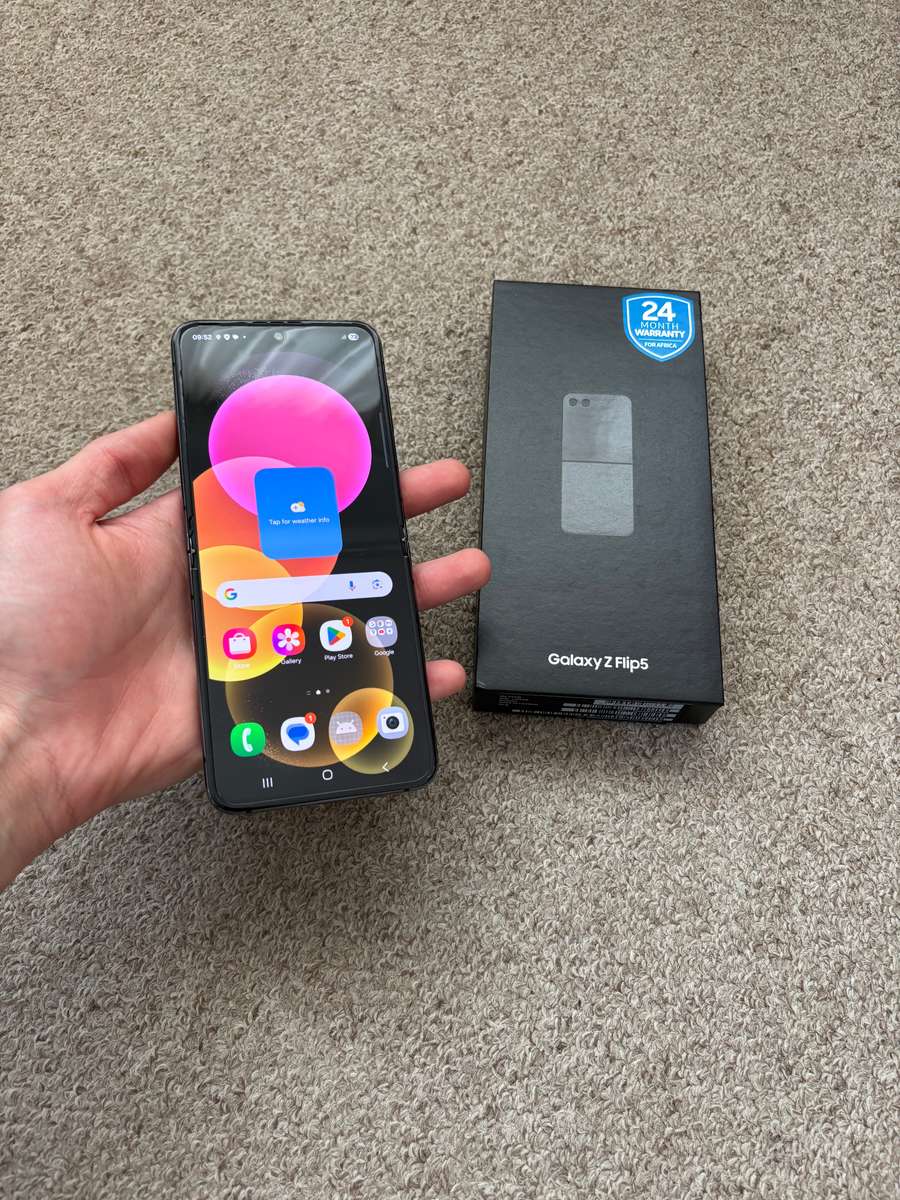 Samsung Galaxy Z Flip 5 256GB 8gb ram Dual sim with box