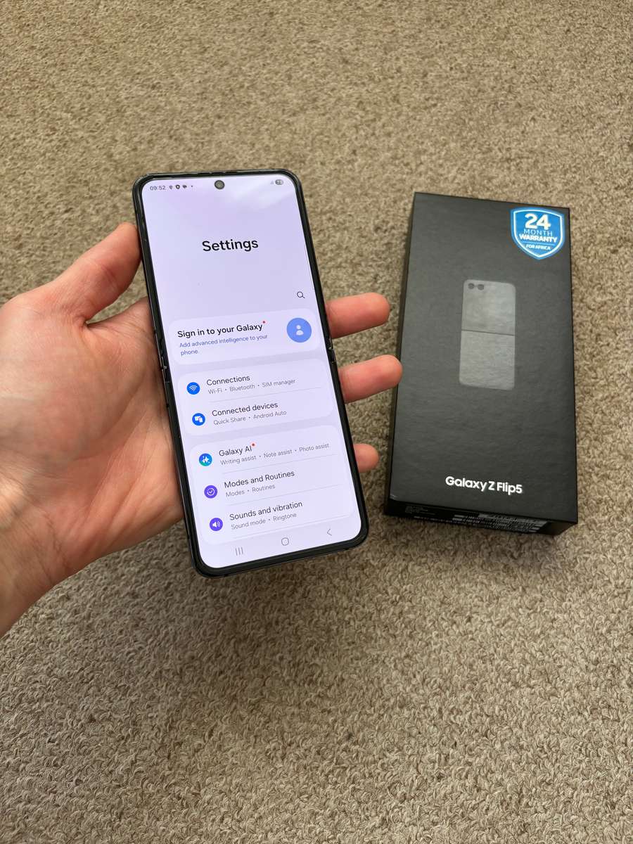 Samsung Galaxy Z Flip 5 256GB 8gb ram Dual sim with box