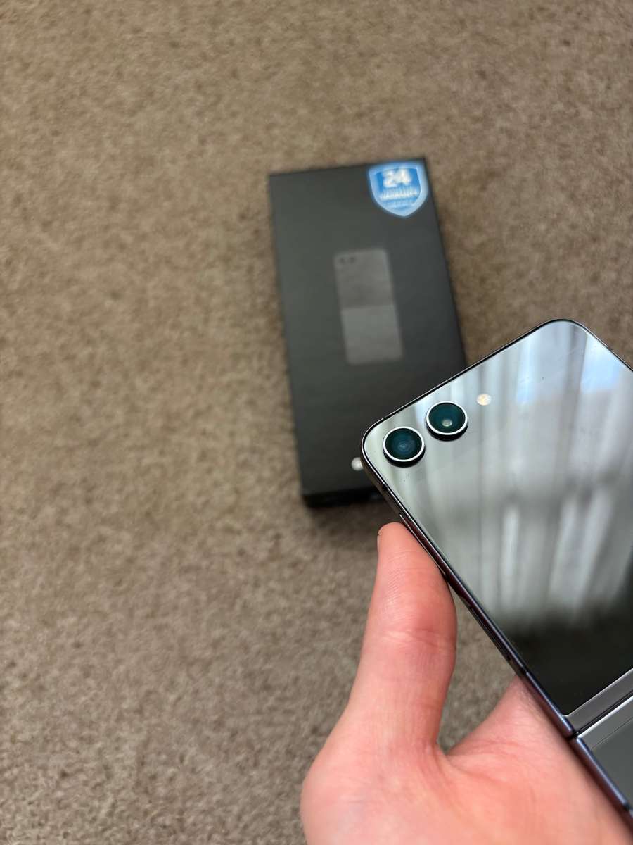 Samsung Galaxy Z Flip 5 256GB 8gb ram Dual sim with box