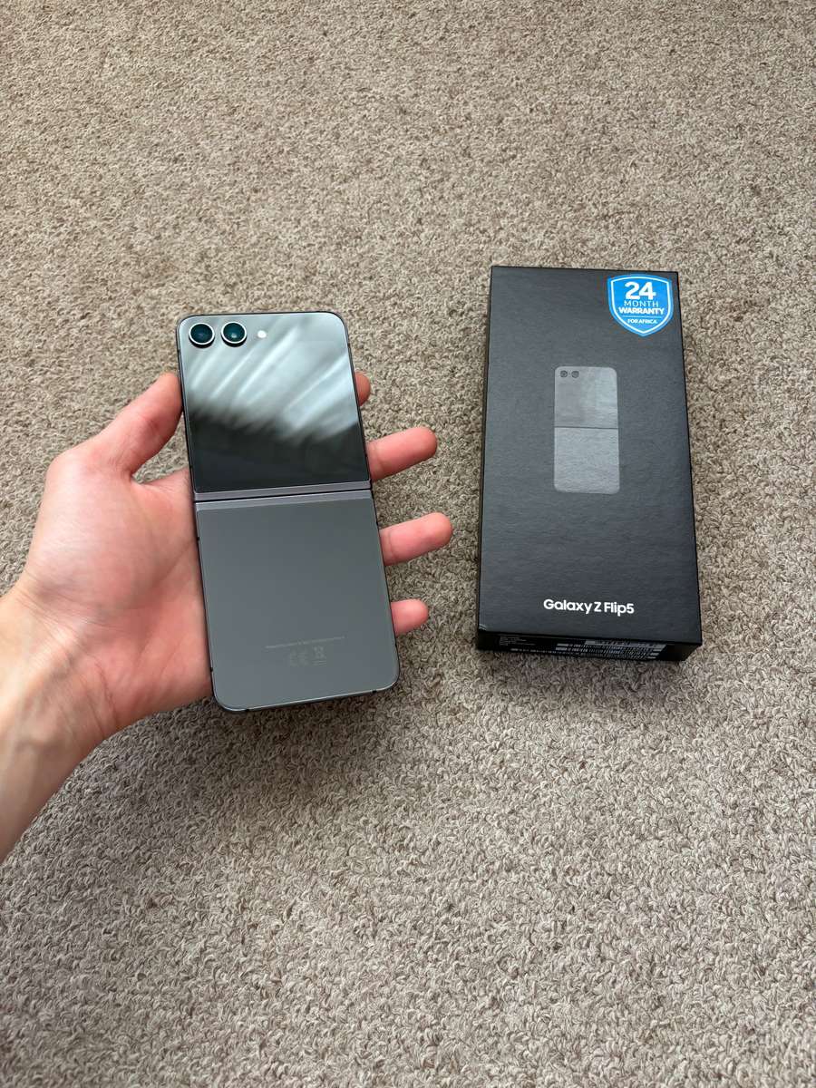 Samsung Galaxy Z Flip 5 256GB 8gb ram Dual sim with box