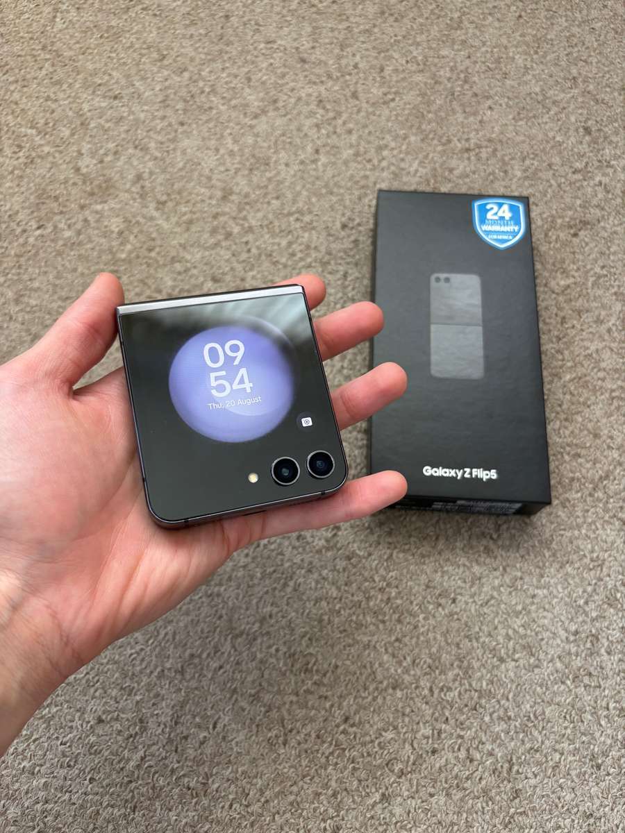 Samsung Galaxy Z Flip 5 256GB 8gb ram Dual sim with box