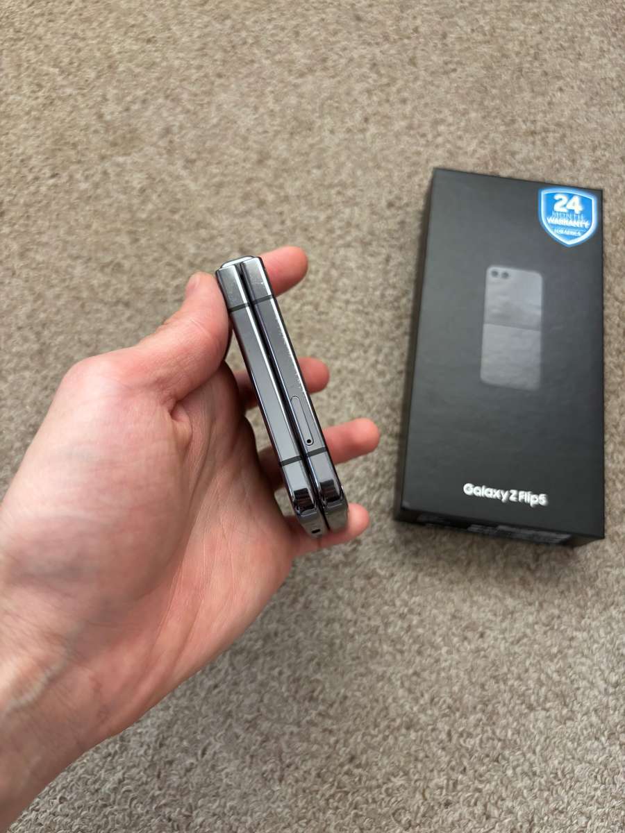 Samsung Galaxy Z Flip 5 256GB 8gb ram Dual sim with box