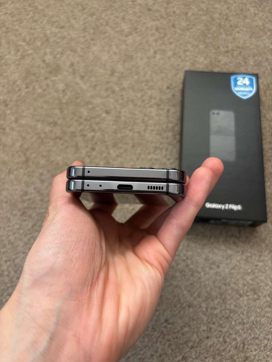 Samsung Galaxy Z Flip 5 256GB 8gb ram Dual sim with box