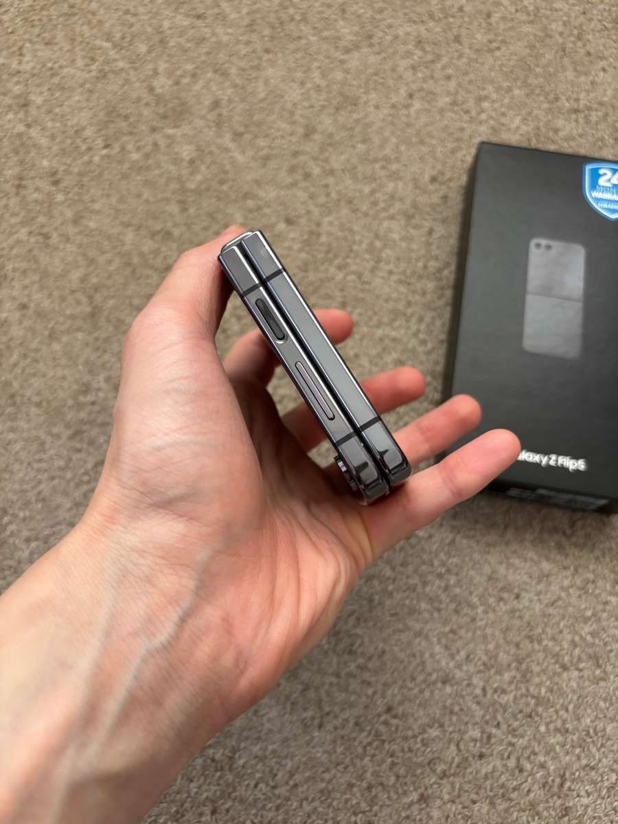 Samsung Galaxy Z Flip 5 256GB 8gb ram Dual sim with box