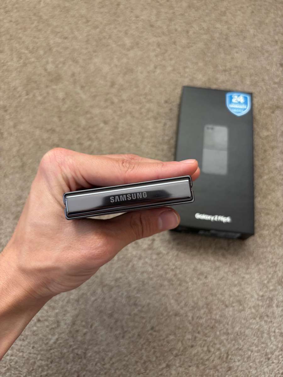 Samsung Galaxy Z Flip 5 256GB 8gb ram Dual sim with box