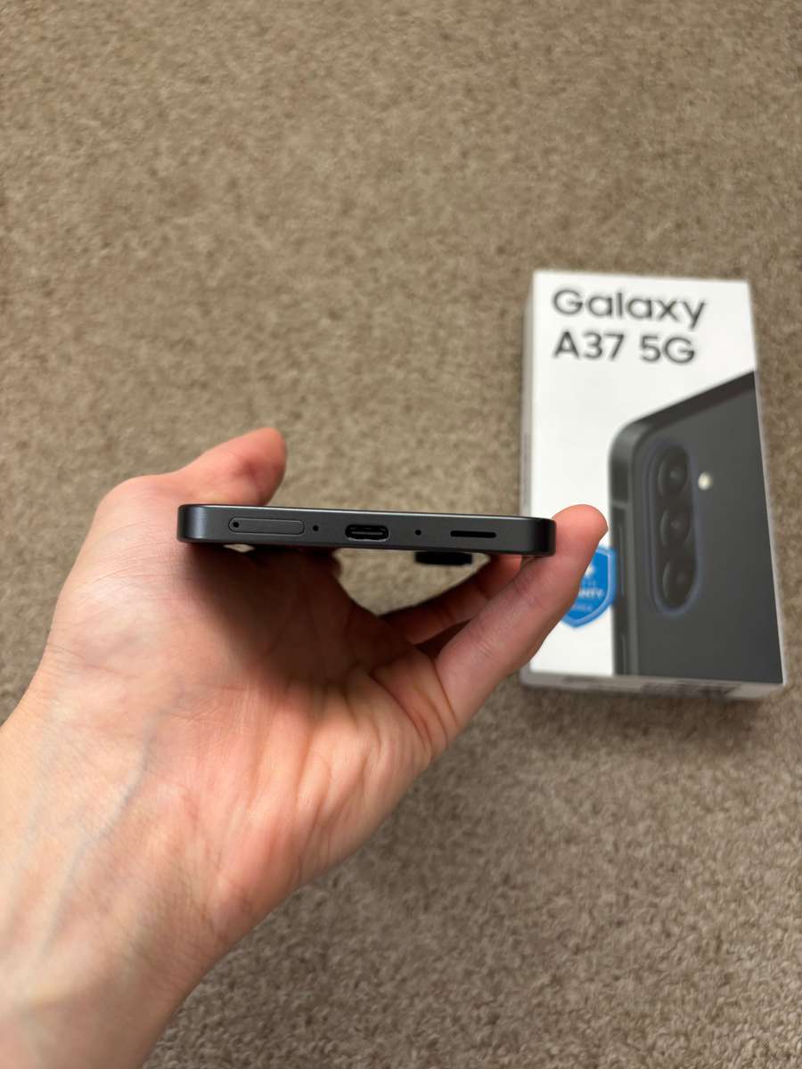 Samsung A37 5G Dual SIM 256gb 8gb ram Immaculate condition with box