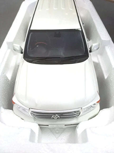 LAND CRUISER WHITE (RESIN) 1/18 Scale Kyosho  KYOKSR18008W-B