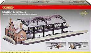 Station Terminus - 00 Gauge Hornby R8009