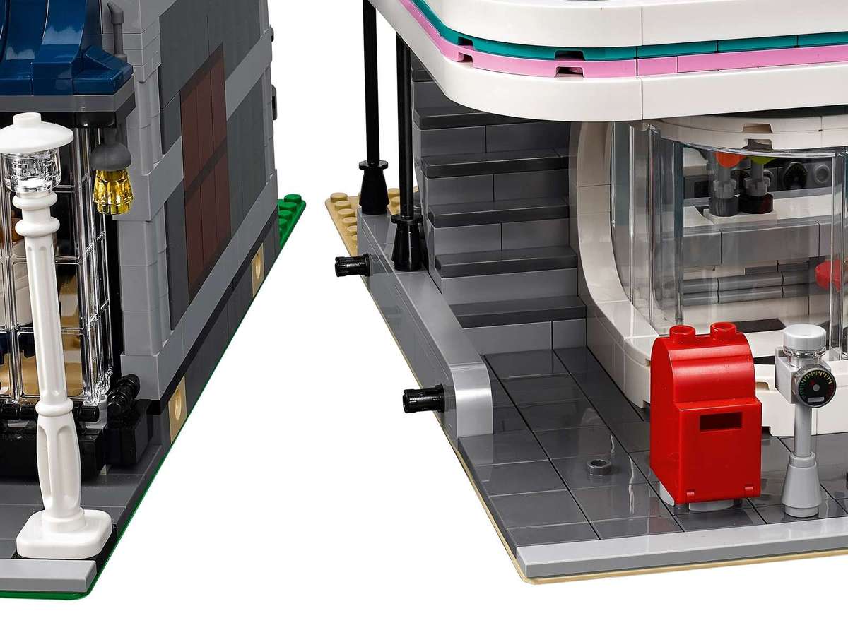 LEGO® Creator Expert Downtown Diner - 10260 - 2480 Piece Building Set