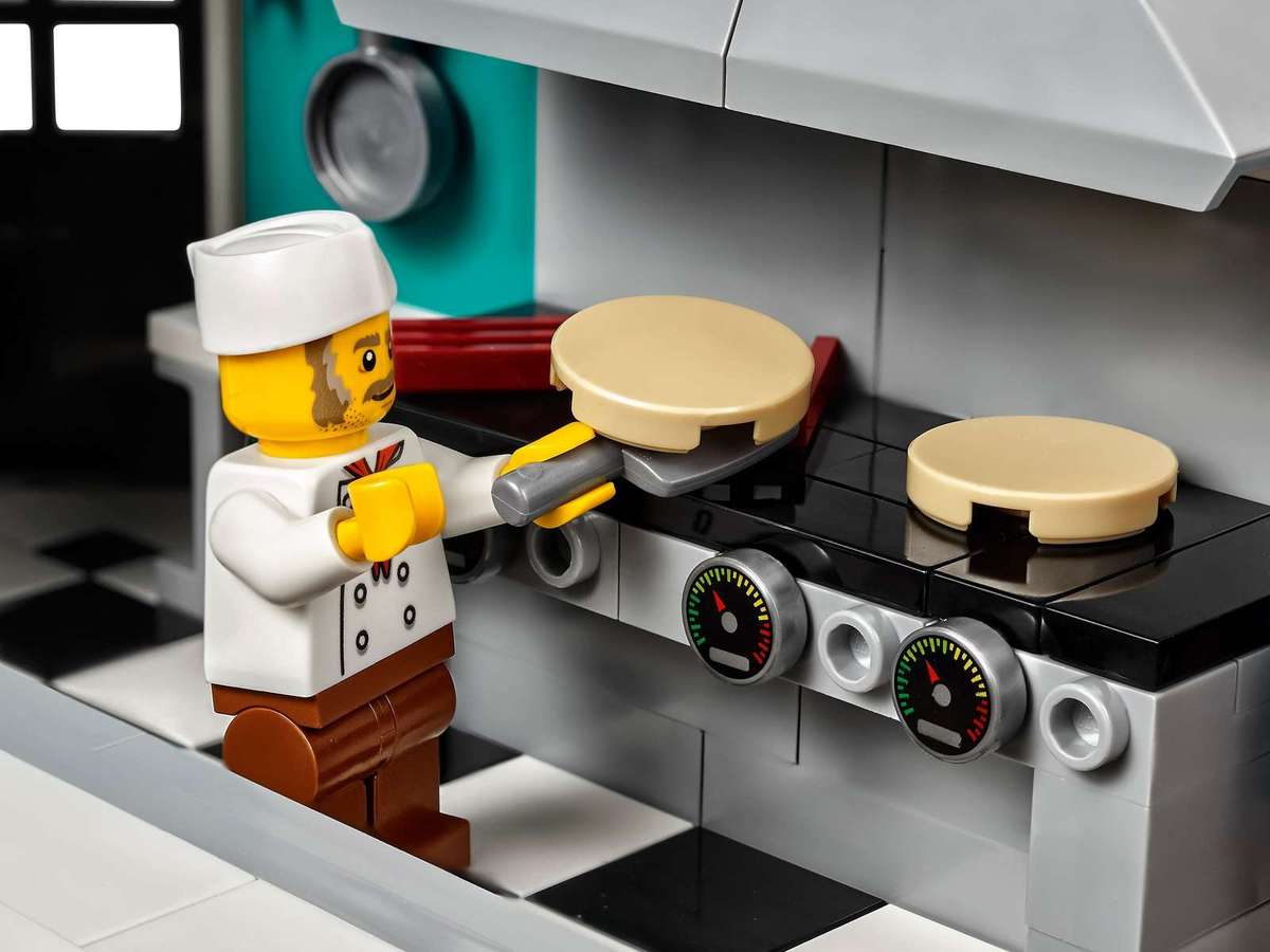 LEGO® Creator Expert Downtown Diner - 10260 - 2480 Piece Building Set