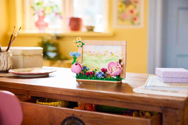 LEGO® Botanicals Floral Picture Frame - 40916 - 310 Piece Building Set
