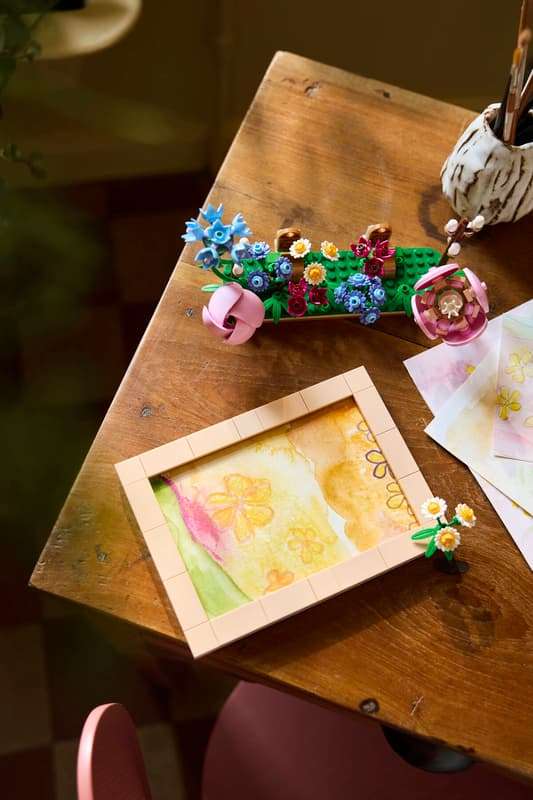 LEGO® Botanicals Floral Picture Frame - 40916 - 310 Piece Building Set
