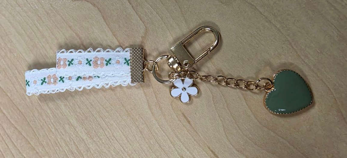 INS Style Daisy Keychain Pendant