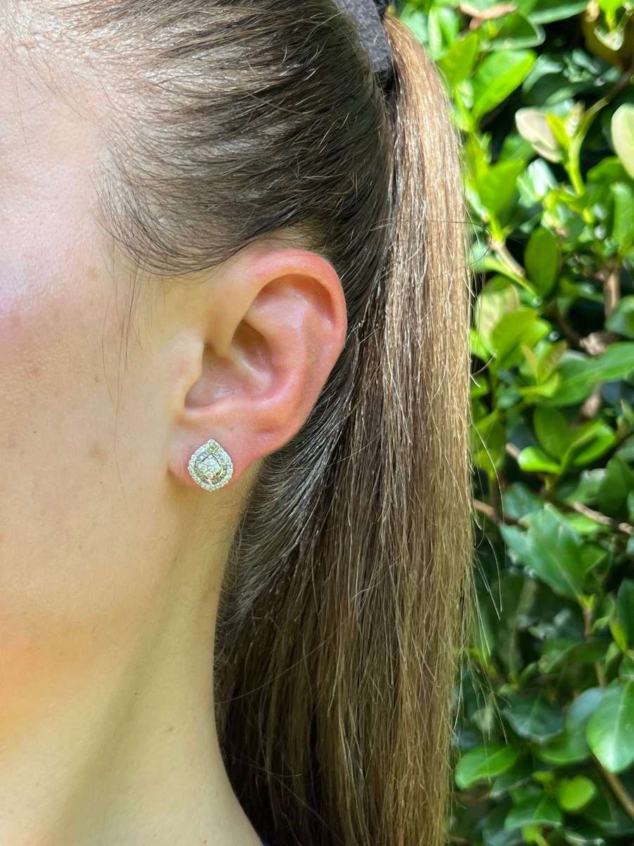 Estate, 18K gold diamond stud earrings