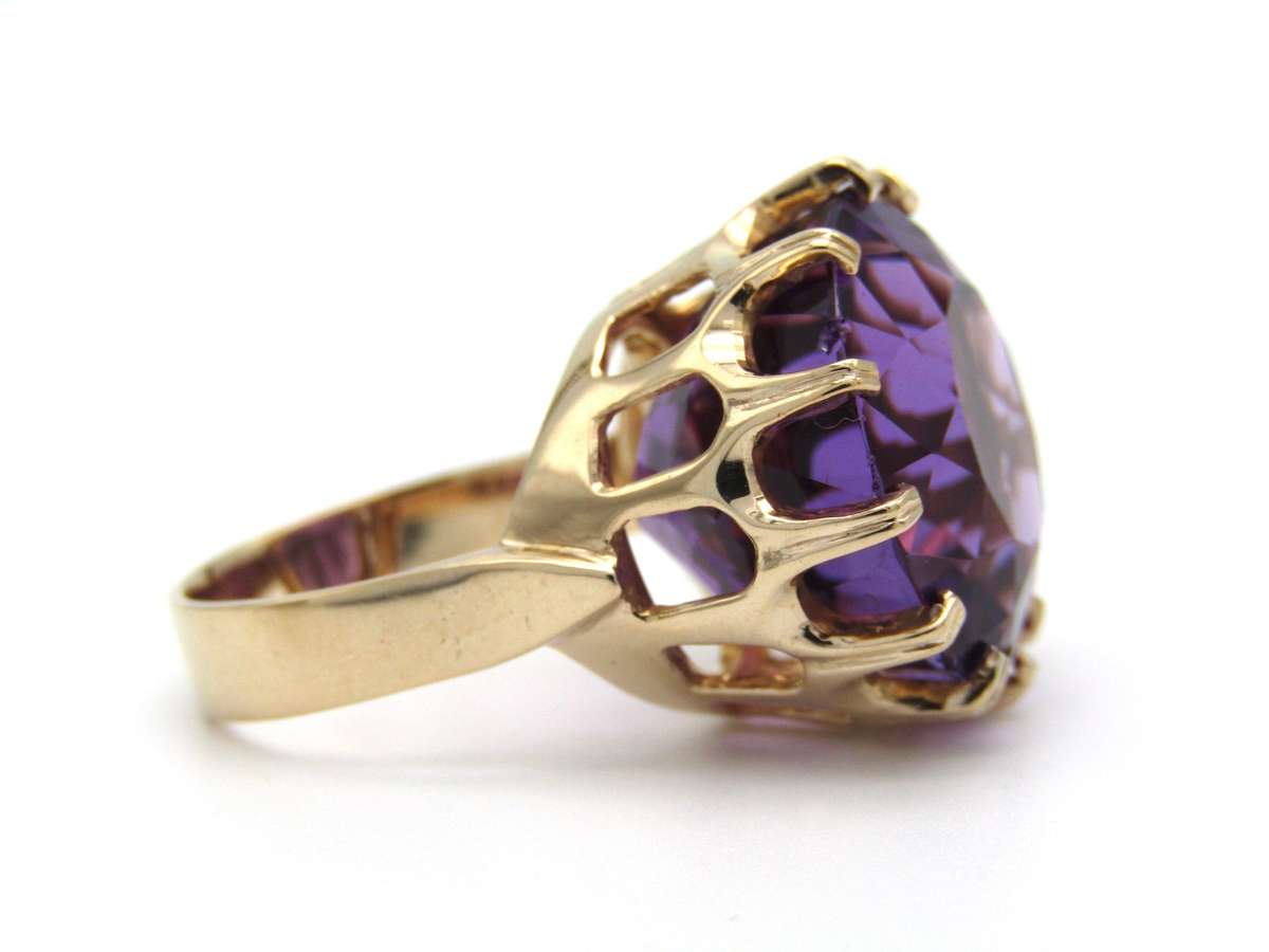 Mid-century, 9K gold amethyst cocktail ring