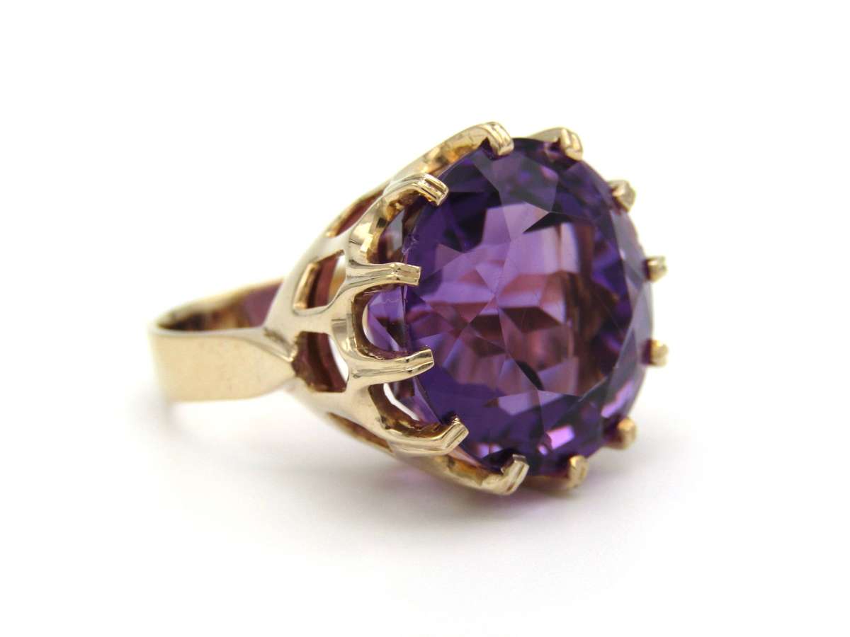 Mid-century, 9K gold amethyst cocktail ring