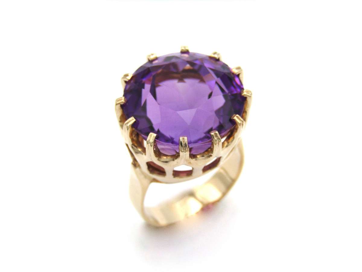 Mid-century, 9K gold amethyst cocktail ring