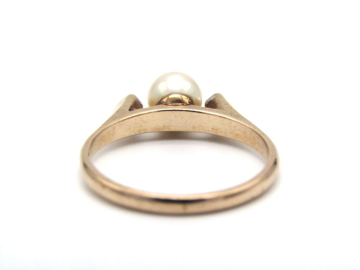 Vintage, 9K gold pearl and diamond ring.