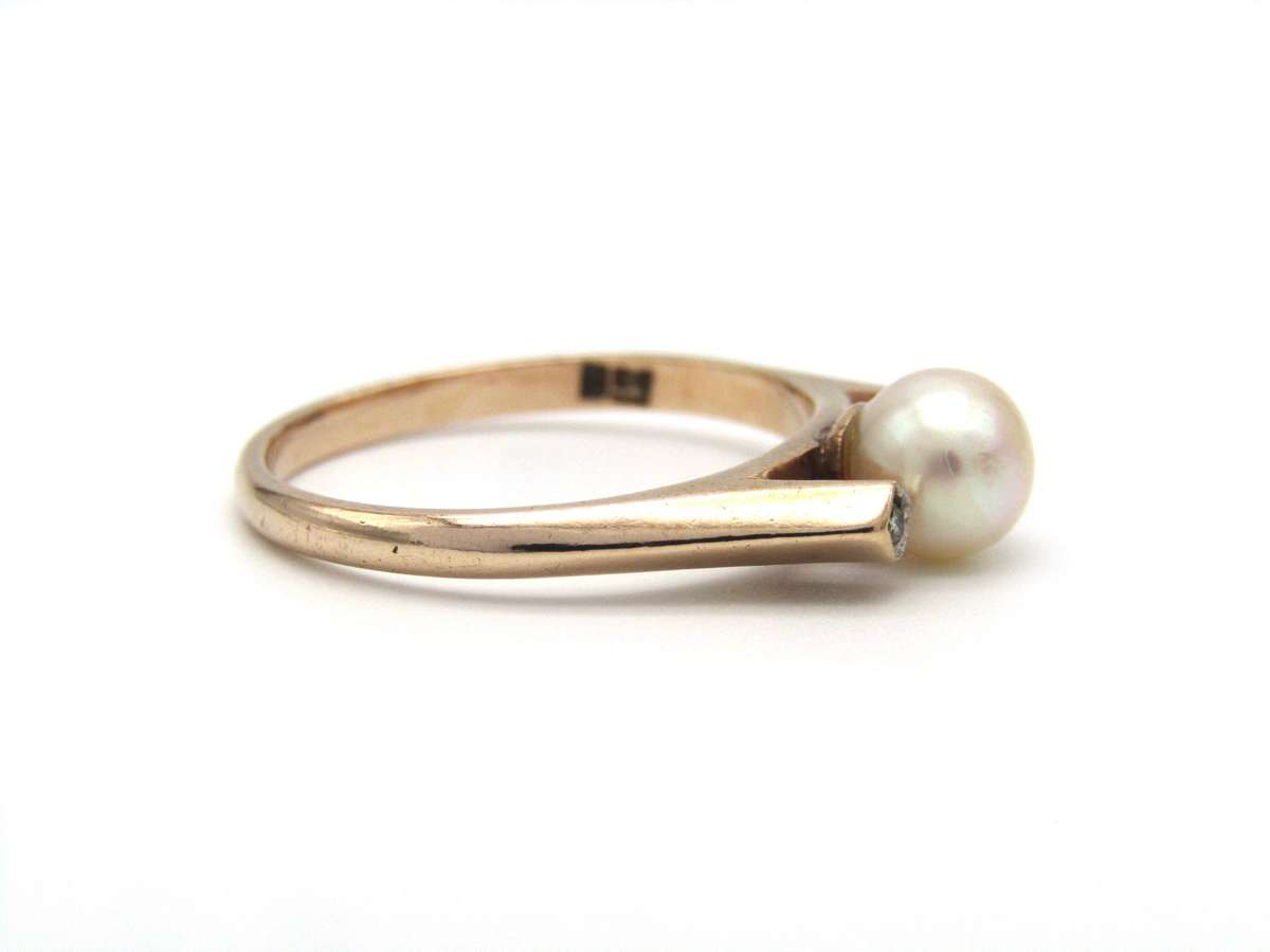 Vintage, 9K gold pearl and diamond ring.