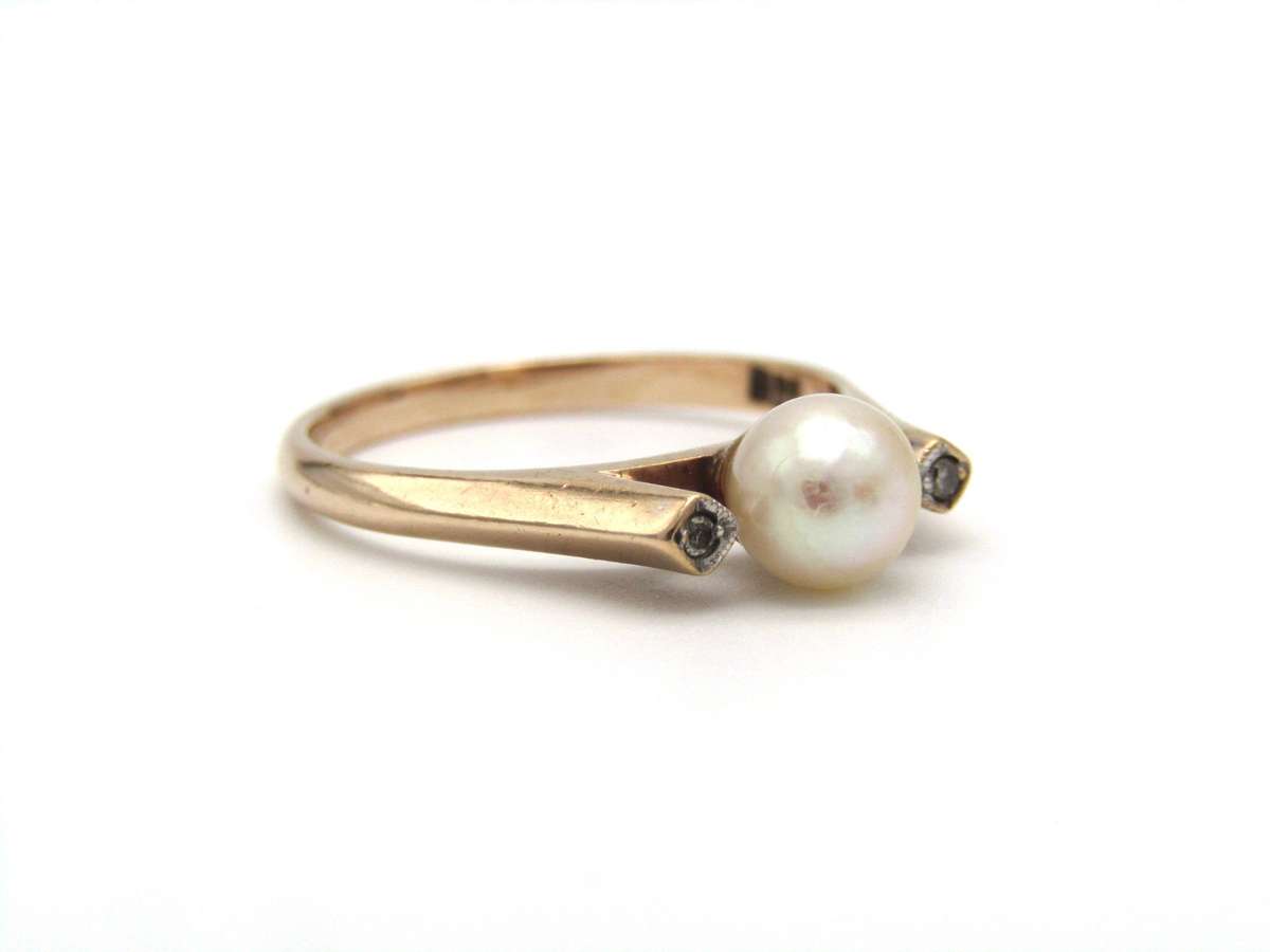 Vintage, 9K gold pearl and diamond ring.