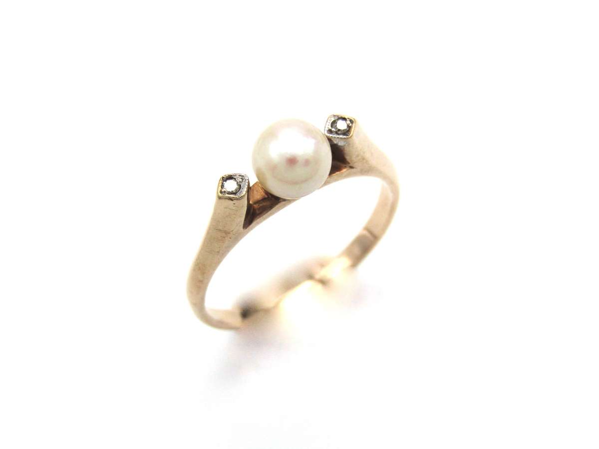 Vintage, 9K gold pearl and diamond ring.