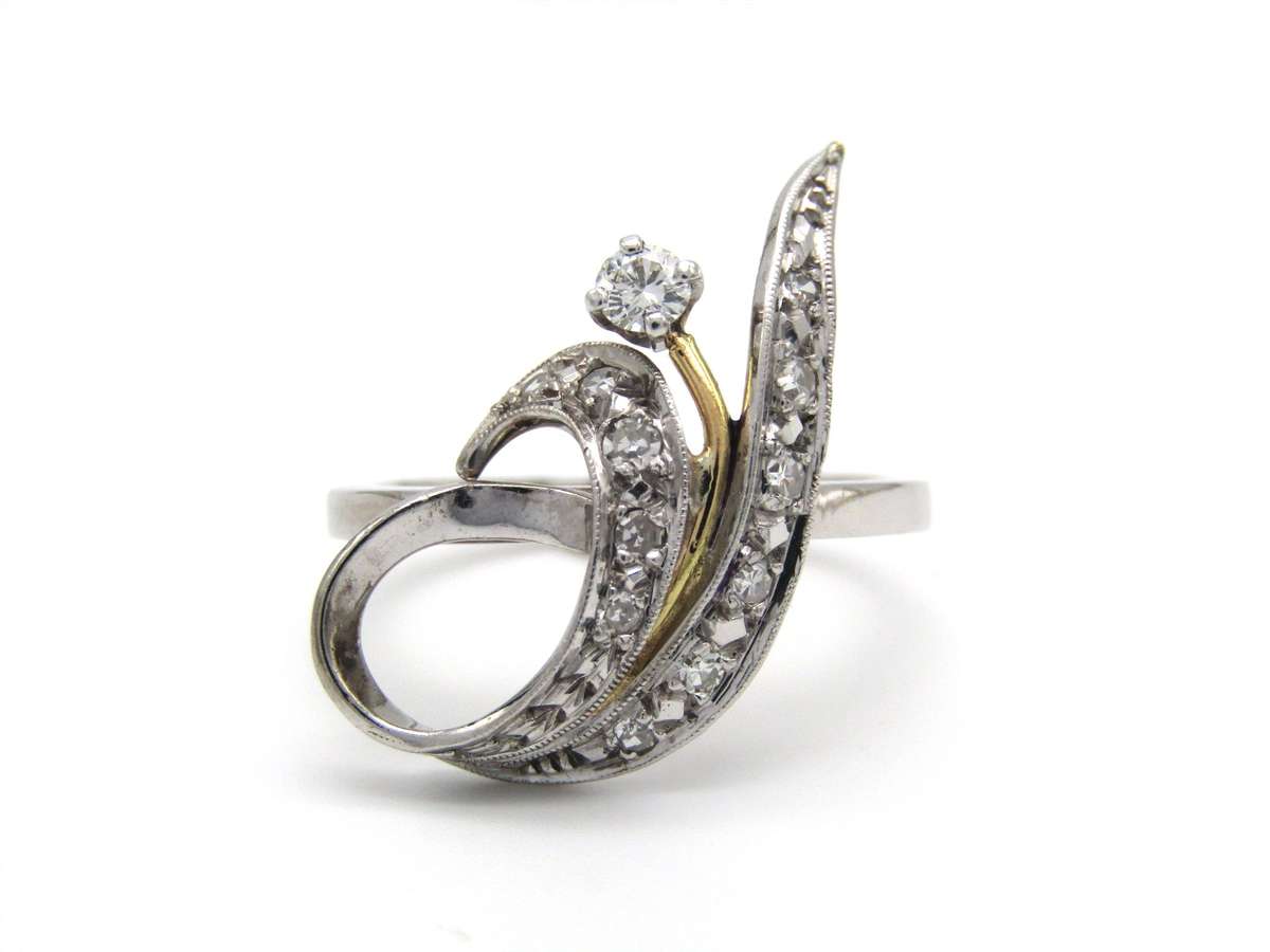Edwardian, 18K gold diamond 'tulip' ring