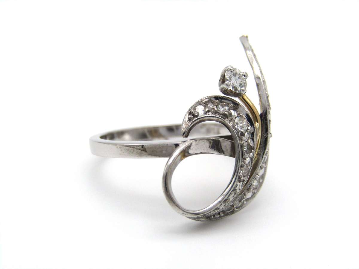 Edwardian, 18K gold diamond 'tulip' ring