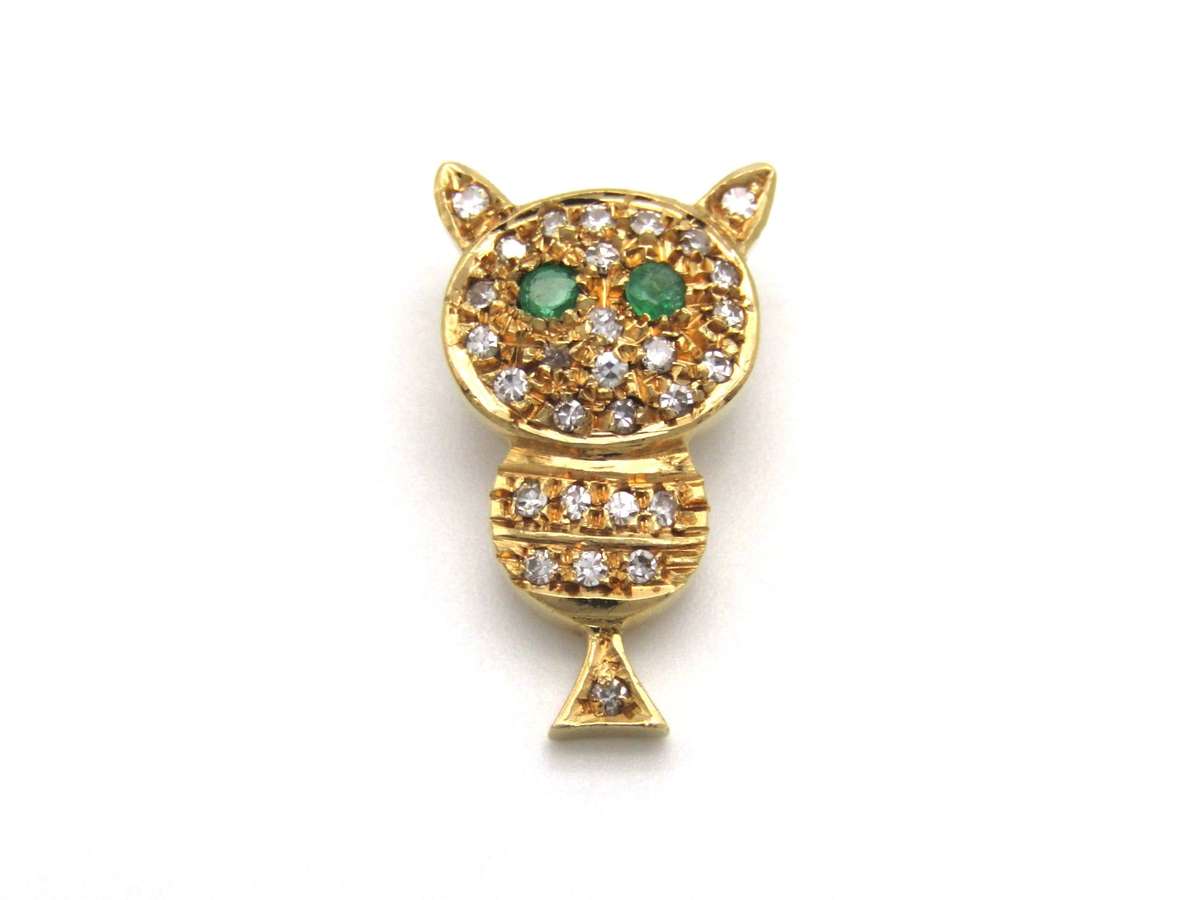 Vintage, 18K gold emerald and diamond cat pendant