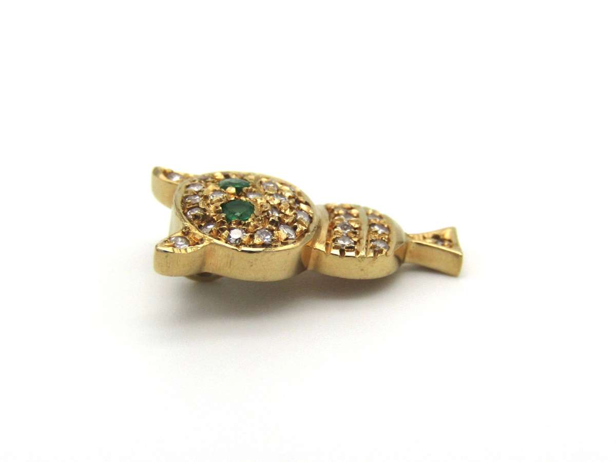 Vintage, 18K gold emerald and diamond cat pendant