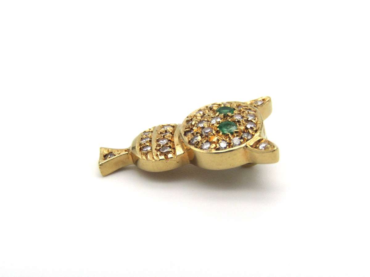 Vintage, 18K gold emerald and diamond cat pendant