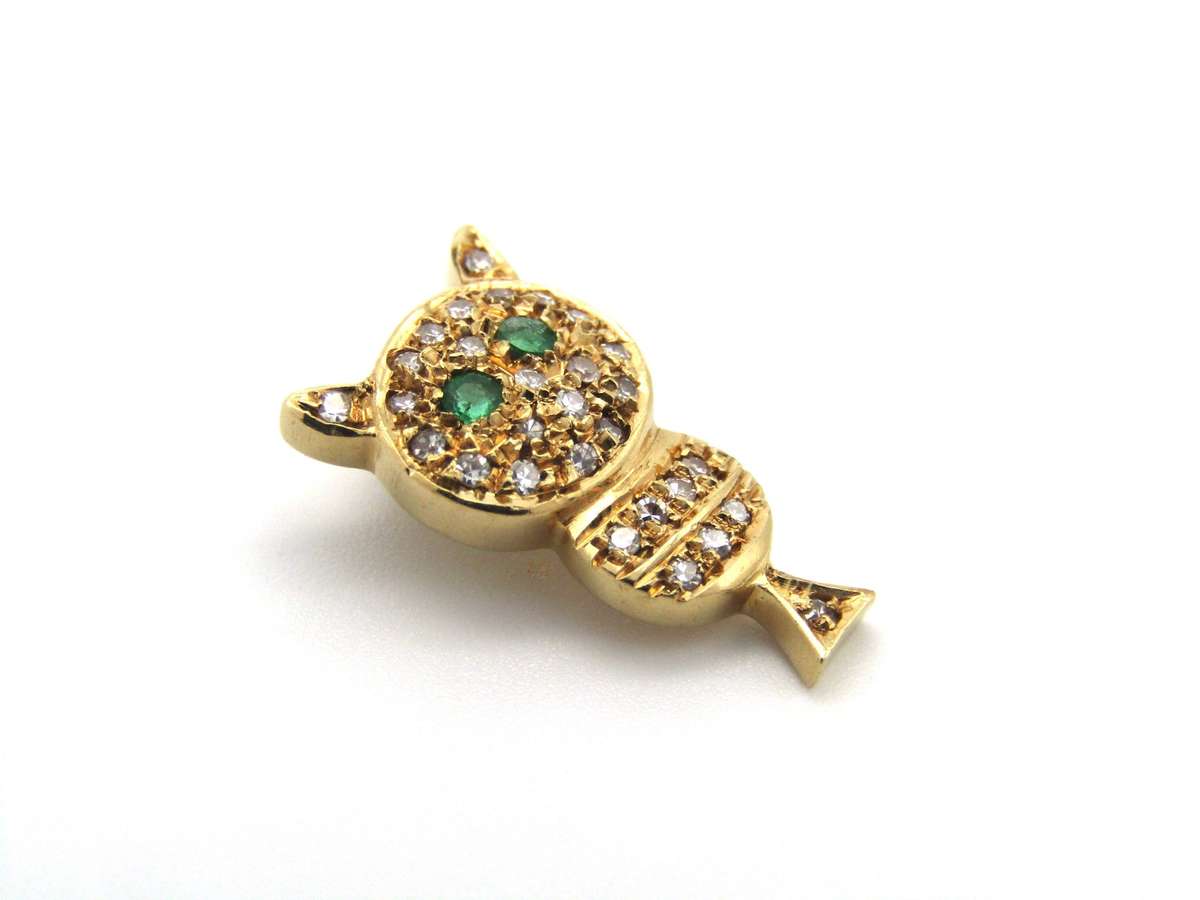 Vintage, 18K gold emerald and diamond cat pendant