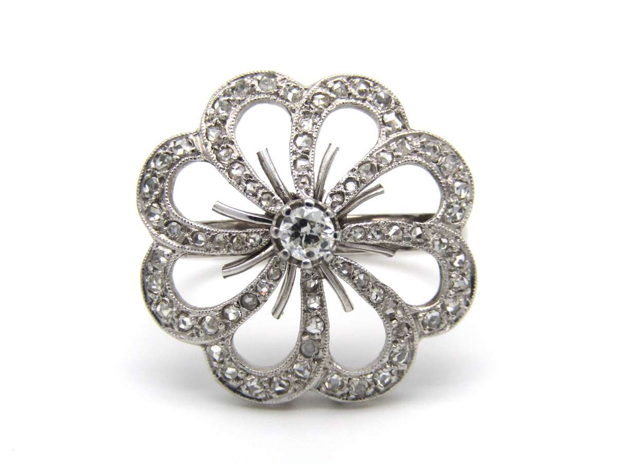 Mid-century, 18K gold diamond flower ring