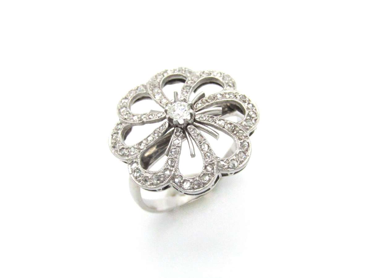 Mid-century, 18K gold diamond flower ring