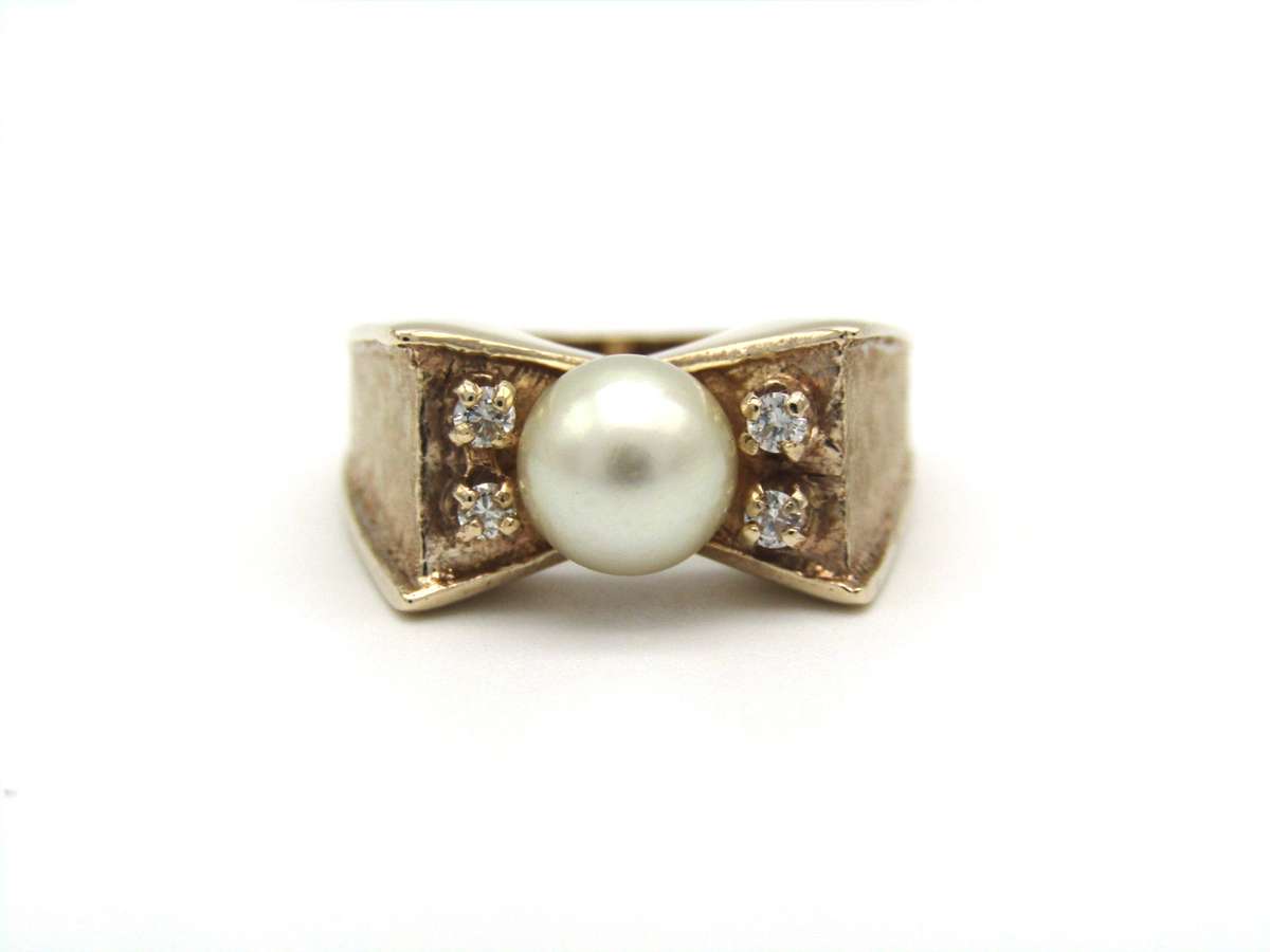 Vintage, 9K gold Akoya pearl and diamond ring