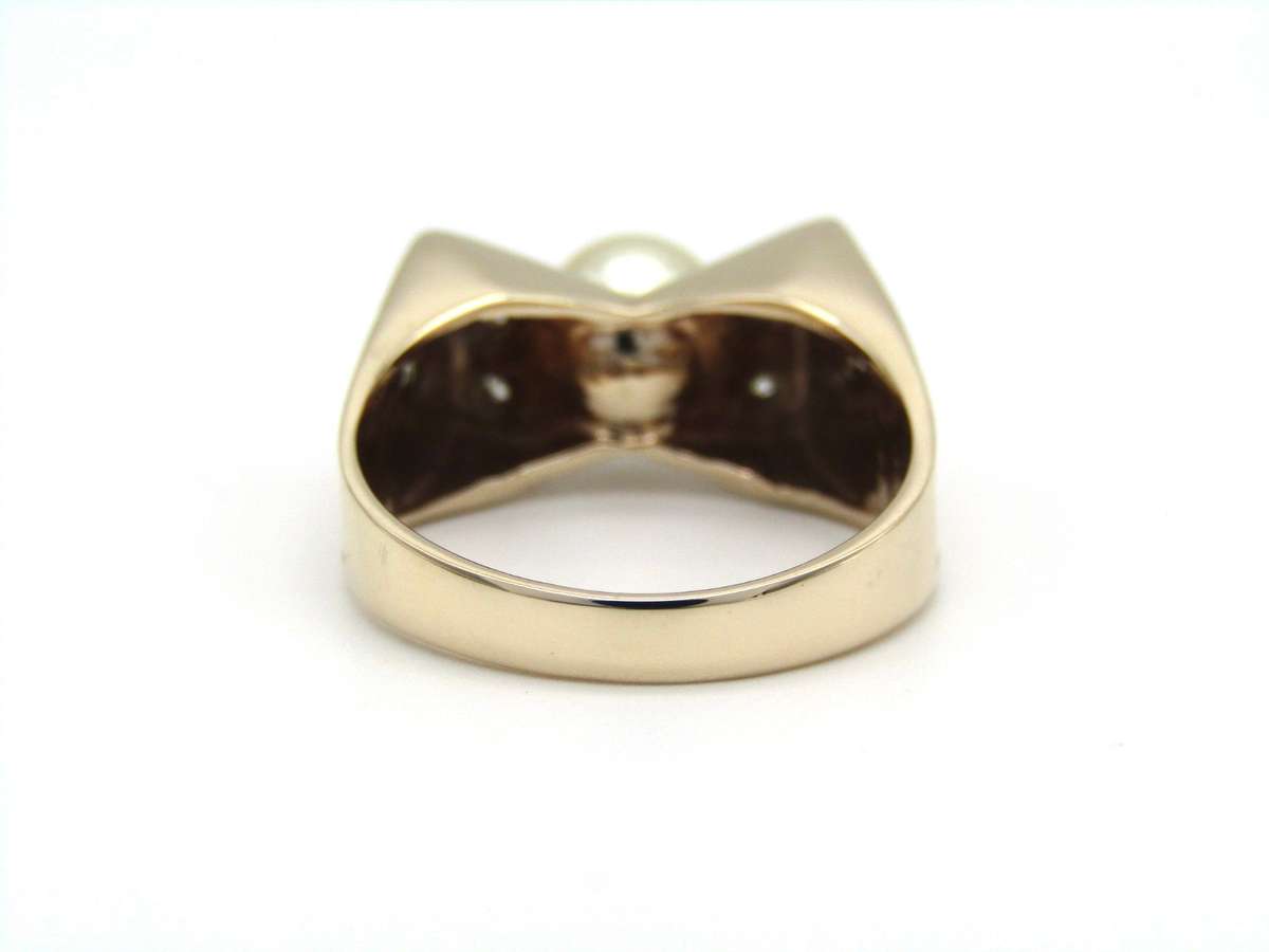 Vintage, 9K gold Akoya pearl and diamond ring