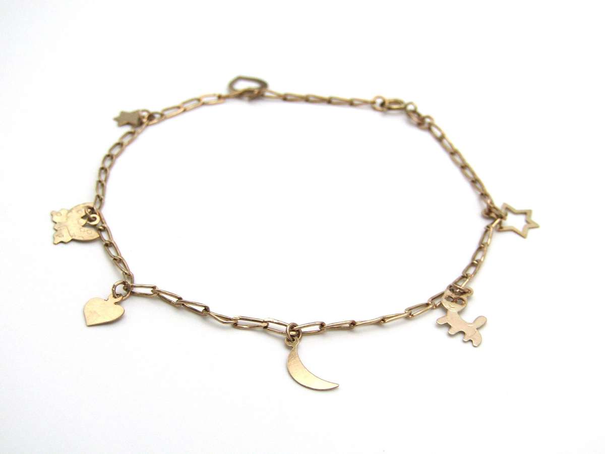 Estate, 9K gold charm bracelet