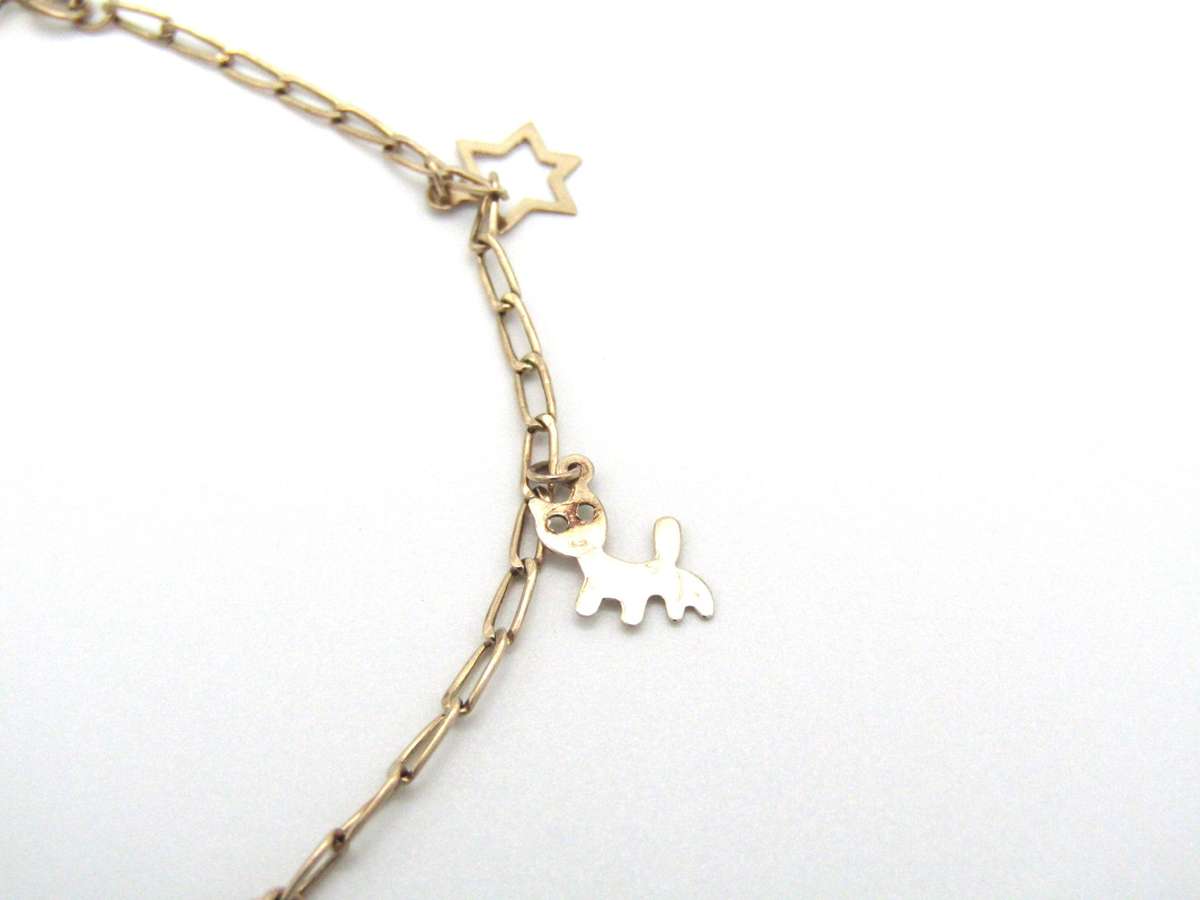 Estate, 9K gold charm bracelet