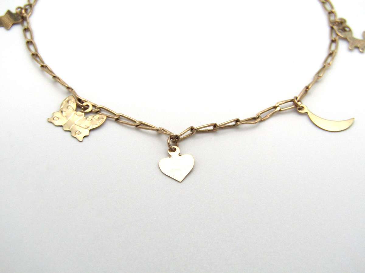 Estate, 9K gold charm bracelet