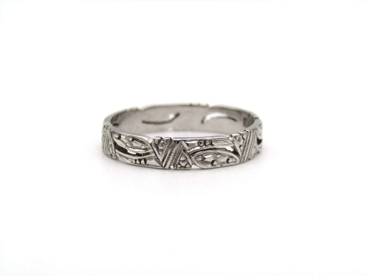 Vintage, 18K gold openwork engraved band, c.1940s