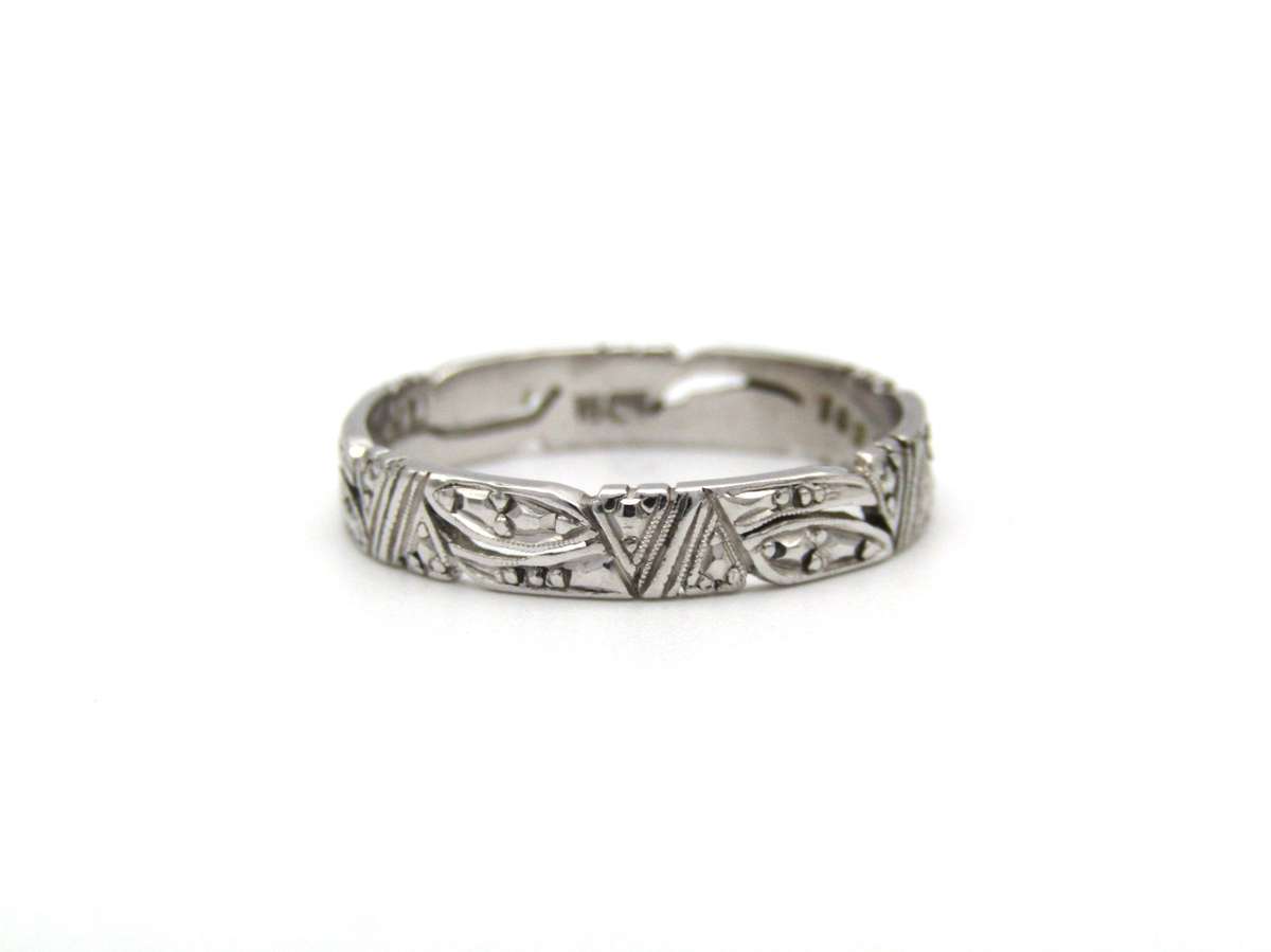 Vintage, 18K gold openwork engraved band, c.1940s